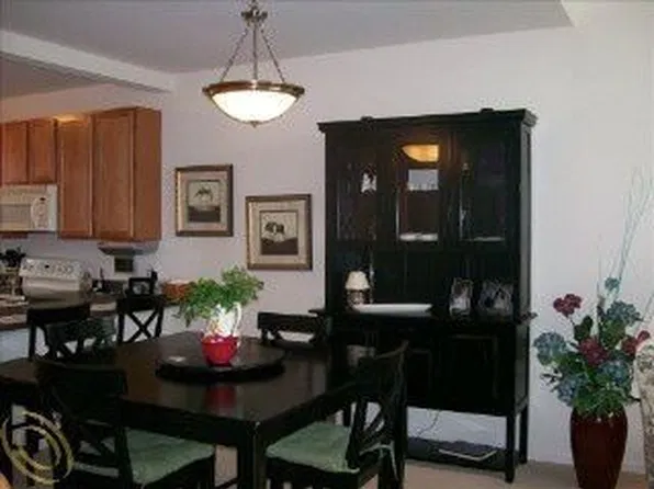 5948 Baypointe Blvd #1, Clarkston, MI 48346