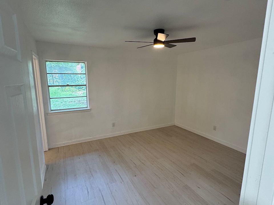 1st image of 1003 Randa St