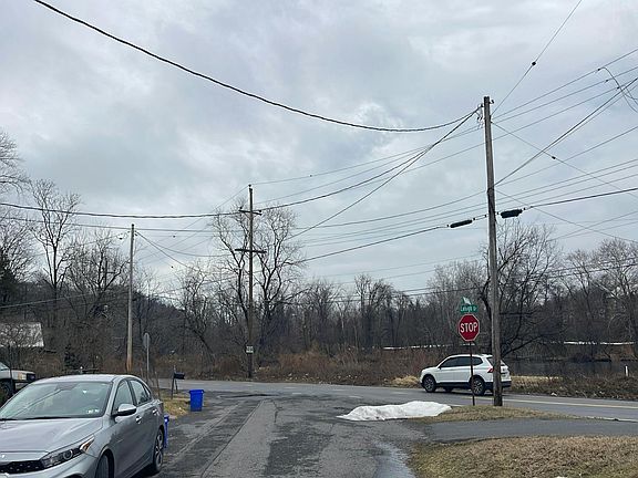 4th image of 1419 Winter St