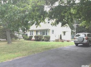 52 Squiretown Rd, Hampton Bays, NY 11946