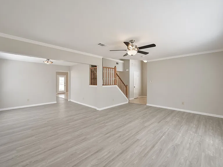 1521 Stratford Dr — Photo 16