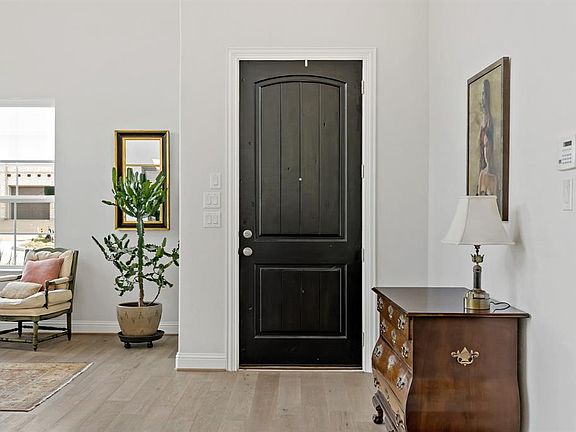 4th image of 1209 Quaint Dr