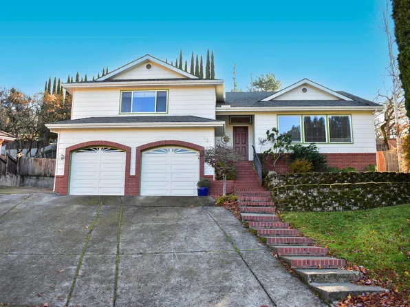 130 Candice Ct, Medford, OR 97504