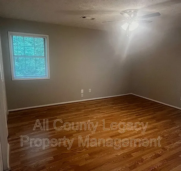 2942 Spruce Cir — Photo 10