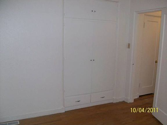 Spacious Master w/Builtin