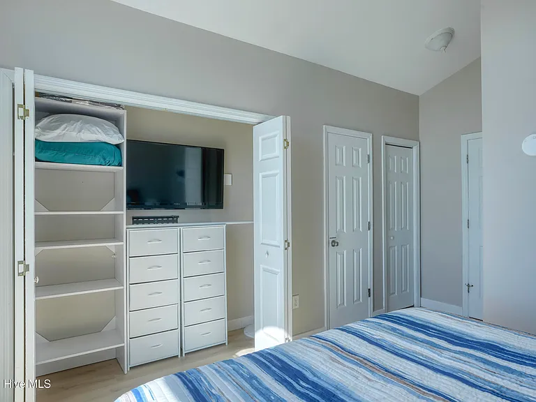3994 Island Dr — Photo 27