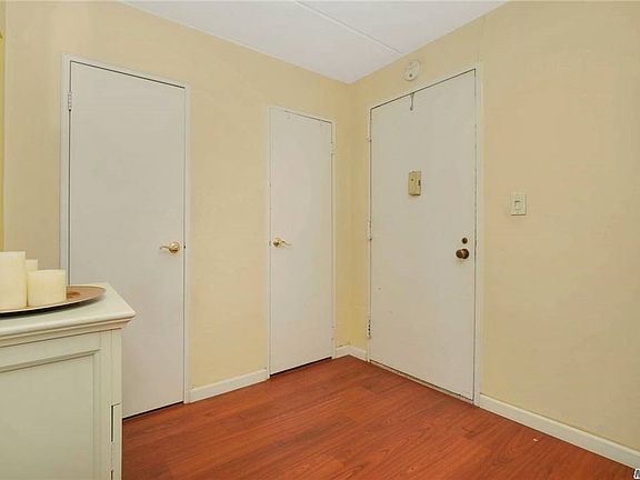 3rd image of 135 Post Ave APT 6A