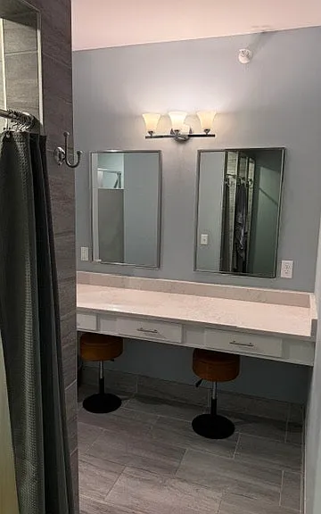 common bathroom/Vanity
