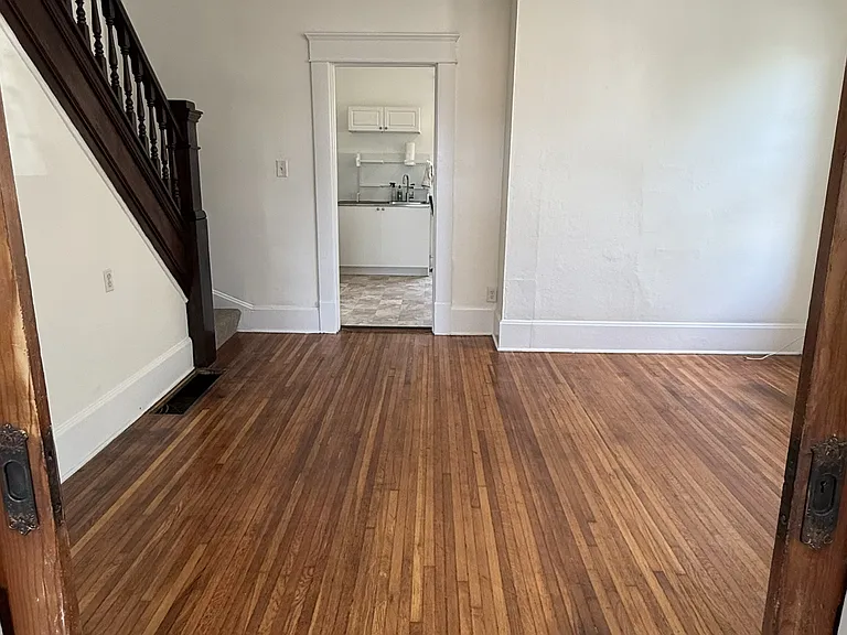242 Hoover St — Photo 12