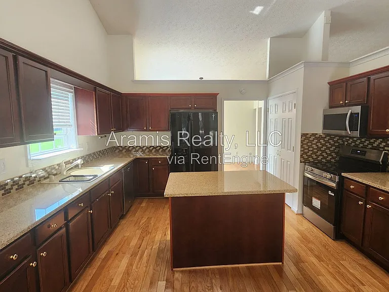 3241 Cranberry Ln — Photo 3