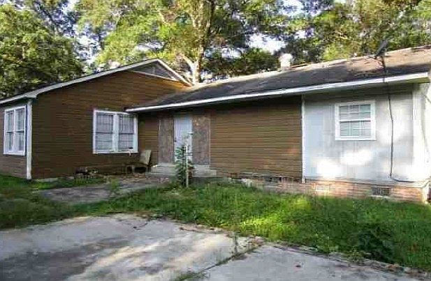 2nd image of 1011 Avenue E