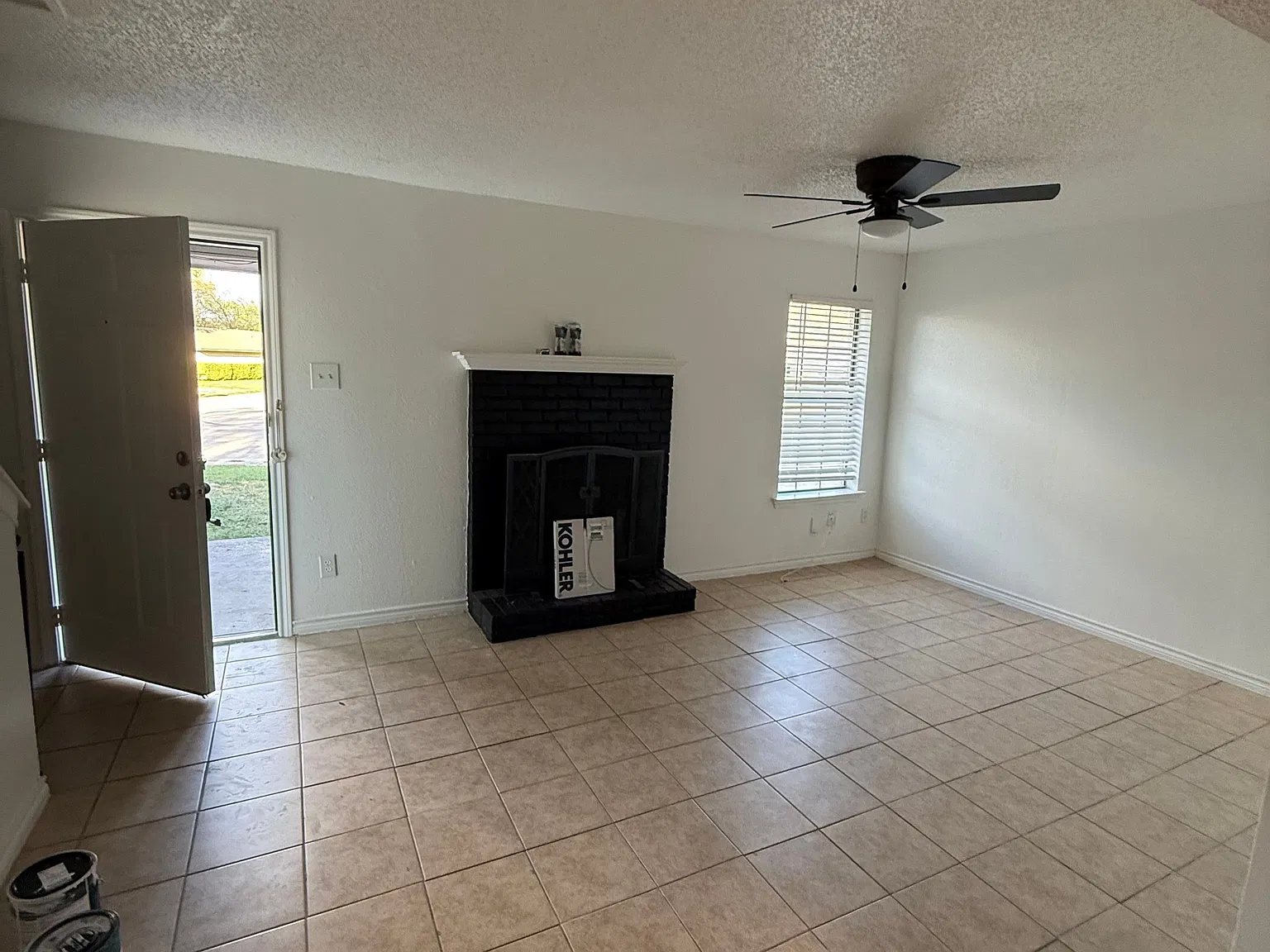 3 bed, 2.0 bath, 1300 sqft, $1,900 — Photo 3