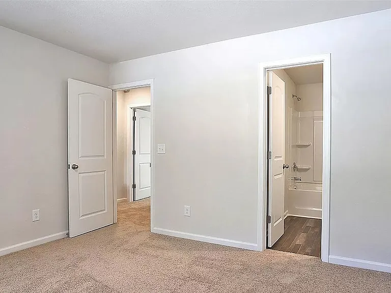 918 E Green St #E109 — Photo 11