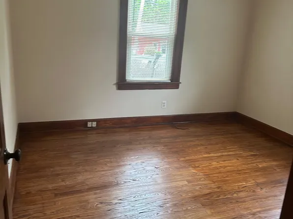 5 Hill St #1, Webster, MA 01570
