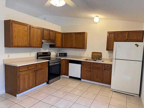 5th image of 865 17th Ln SW