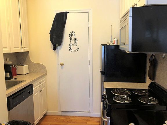 4th image of 322 E 6th St APT Sfe
