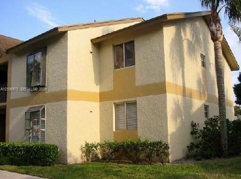 504 Gardens Dr APT 101, photo 3