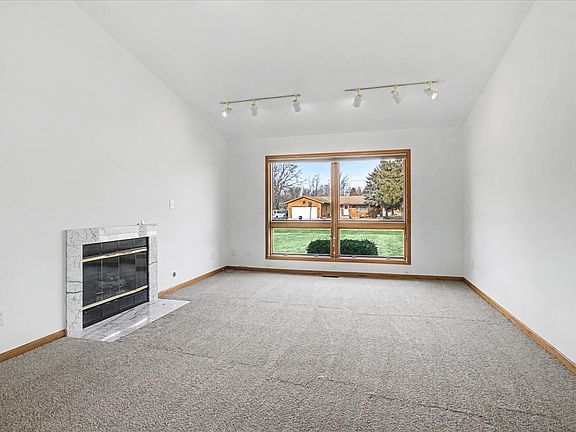 2nd image of 1816 Doris Rd