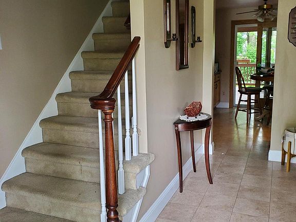 3rd image of 116 Blackthorne Ln