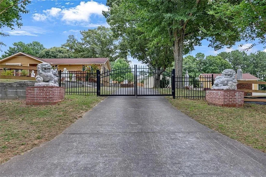 3 bed, 3.5 bath, 1678 sqft, $2,400 — Photo 1