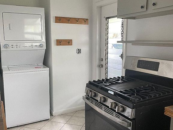 5th image of 572 E Normandy Blvd
