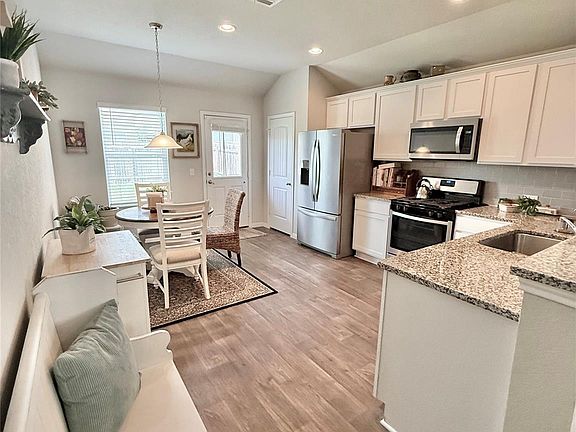 4th image of 392 Blue Sage Dr