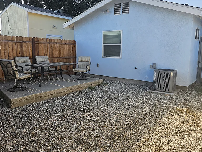 W Bayless St — Photo 8