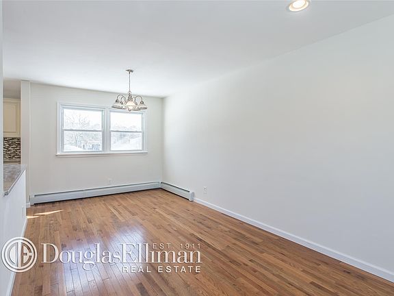 4th image of 123 Beatrice Ave