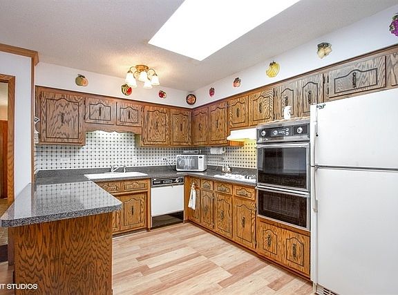 5th image of 10105 S Mayfield Ave