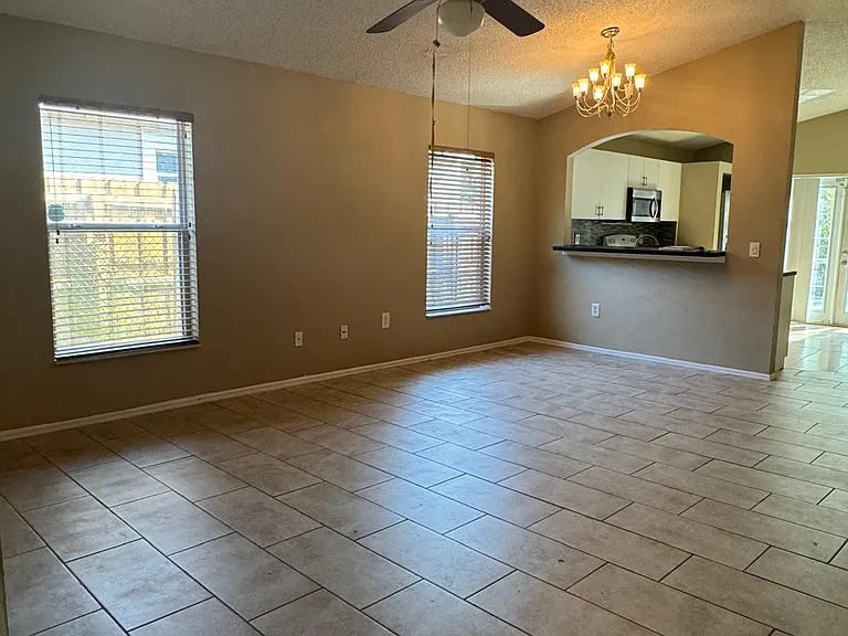 2713 Palm Isle Way — Photo 2