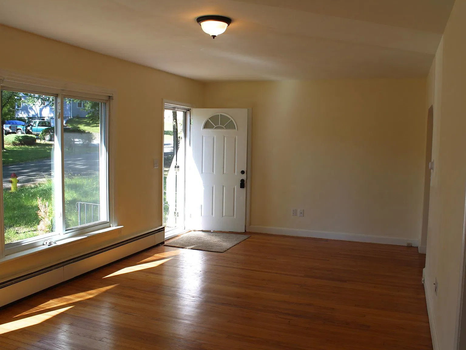 6 bed, 2000 sqft, $4,500 — Photo 3