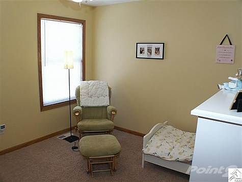 Four bedrooms on upper level, with "jack-n-jill" style bath on the hall