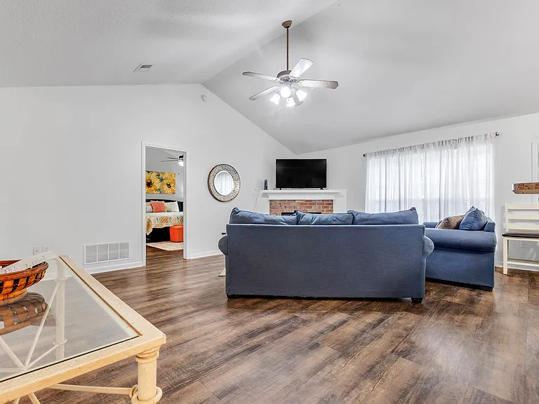 8301 Manhatten Dr — Photo 15