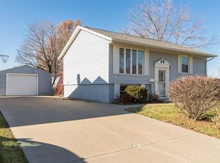 232 Broadmore Rd NW, Cedar Rapids, IA 52405