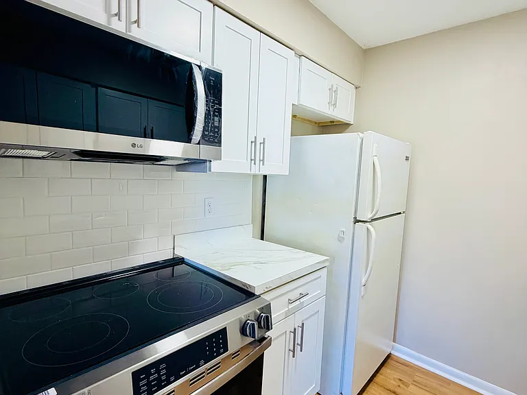 6 Almond Ct #5 — Photo 7