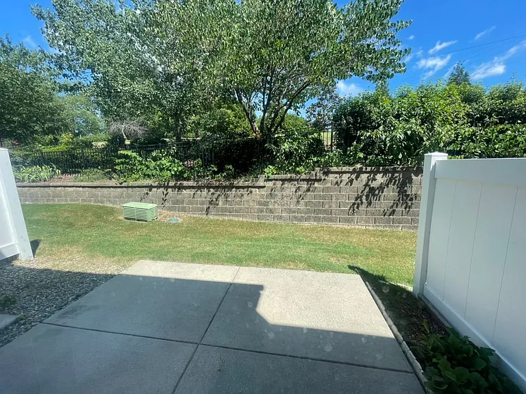 107 Fanwood Ct — Photo 4
