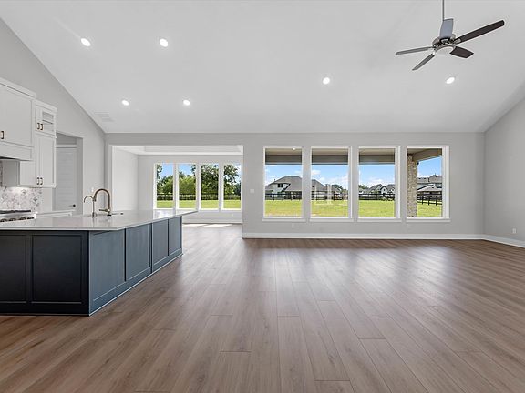 22 Woodland Creek Court