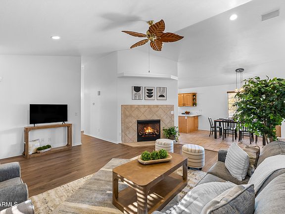 5th image of 218 E Mohawk Drive