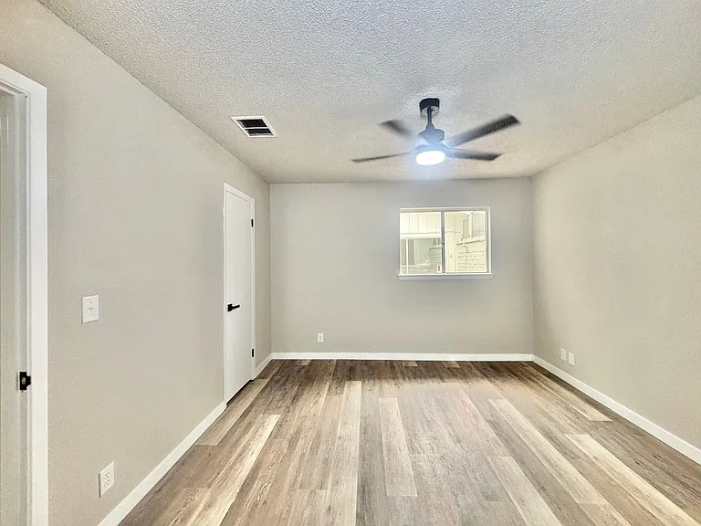 5202 Metcalf — Photo 26