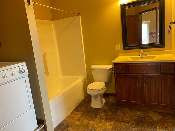 2nd Bath/Laundry