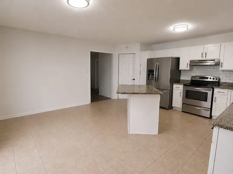423 Spring Dr — Photo 7