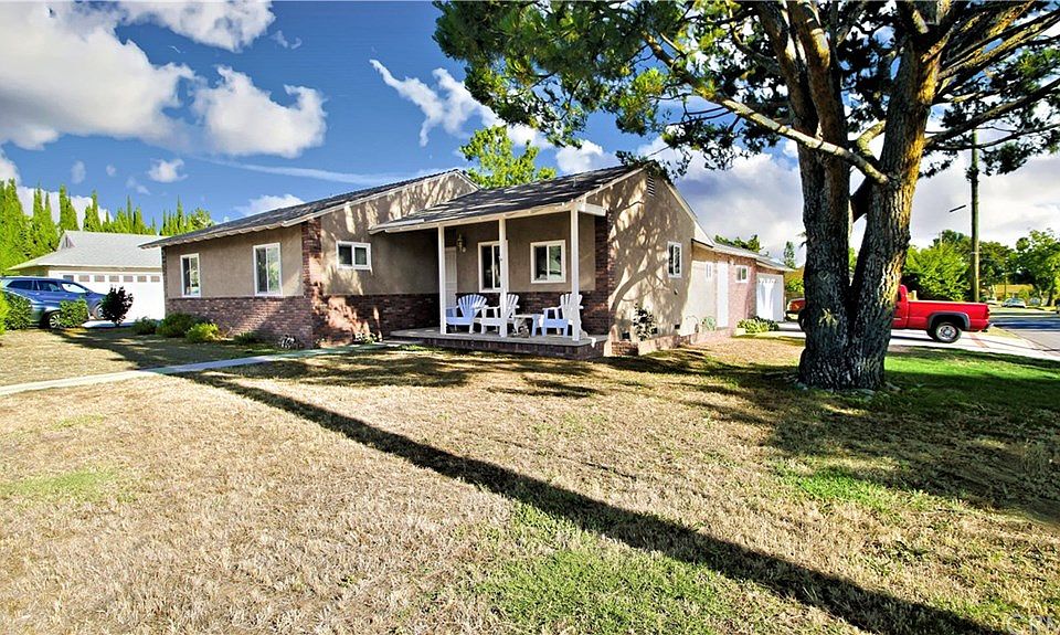 1st image of 402 E Carroll Ave