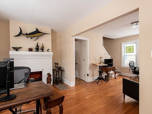 4th image of 44 Bluff Ave