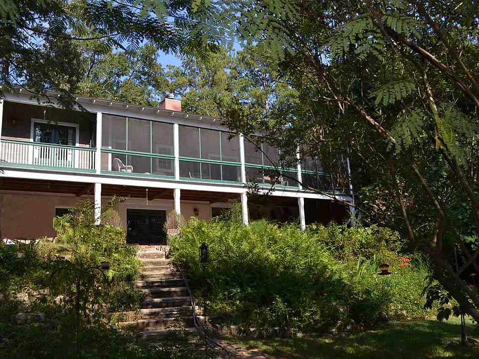 1st image of 115 Parkhurst Dr