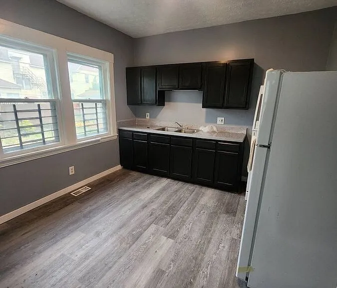 10615 Tacoma Ave — Photo 11