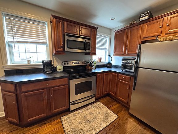 4th image of 26 Hanford Ave #2