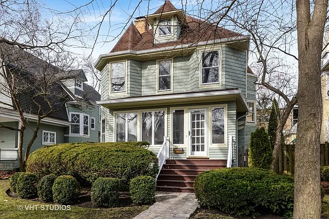 928 Sheridan Rd photo 1