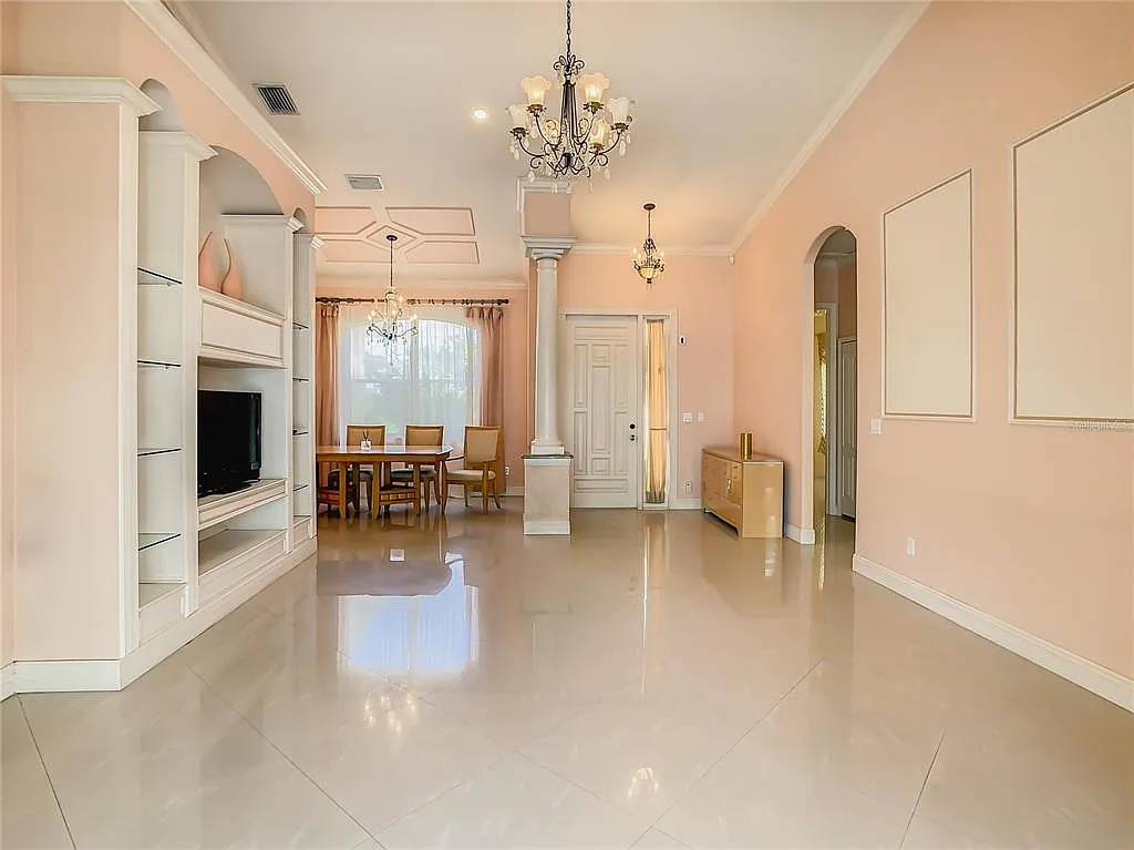 3 bed, 2.0 bath, 2000 sqft, $2,300 — Photo 3