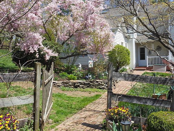 Side walkway