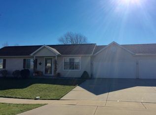 904 Carriage Ln, Fond Du Lac, WI 54935